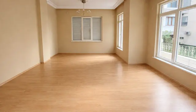 İlan içeriği taslağında kullanılan düzenlenmiş salon fotoğrafı